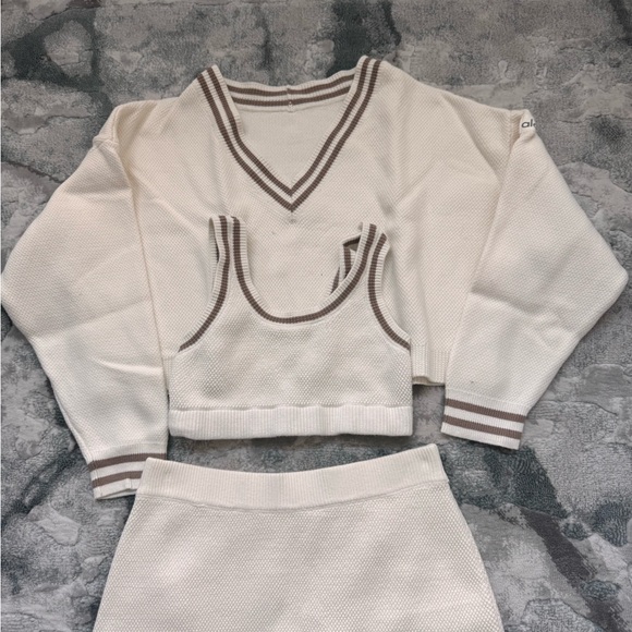 Alo Three piece Tennis Club Sweater Knit V-Neck Pullover , top & skirt - Picture 10 of 10